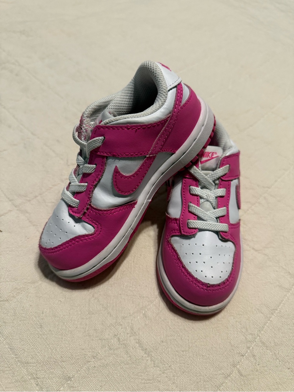 Nike Kids White and Pink Low-Top Sneakers